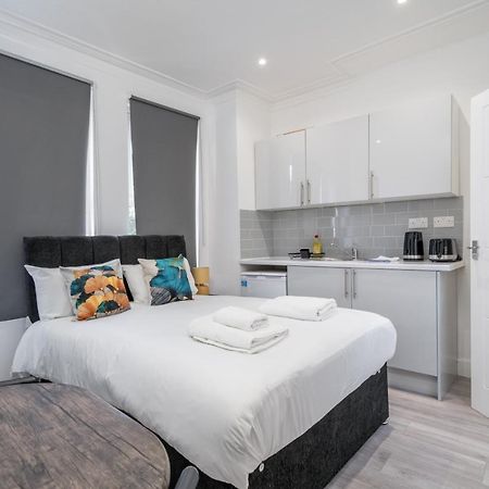 London Selwyn Road Studios Экстерьер фото