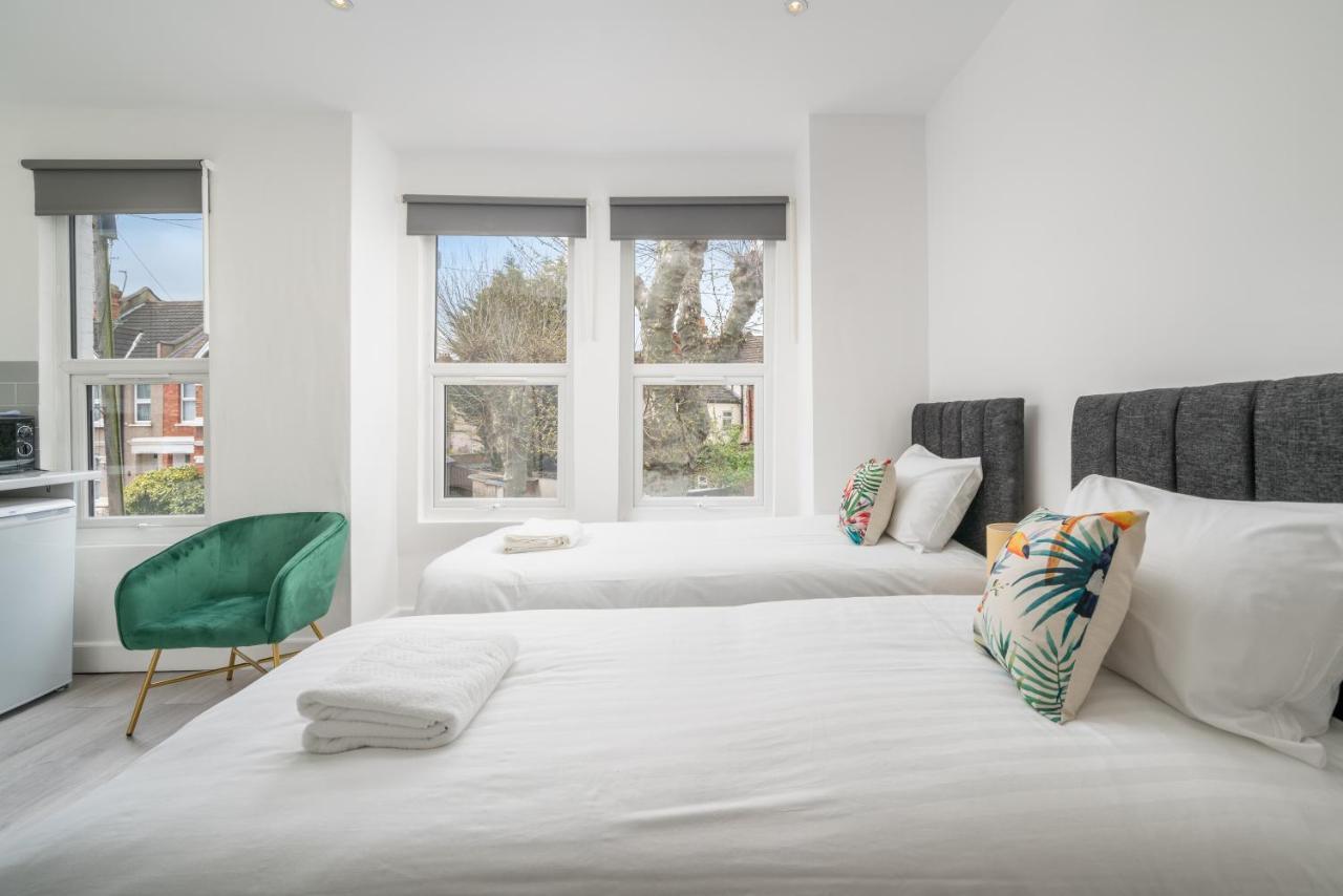 London Selwyn Road Studios Экстерьер фото