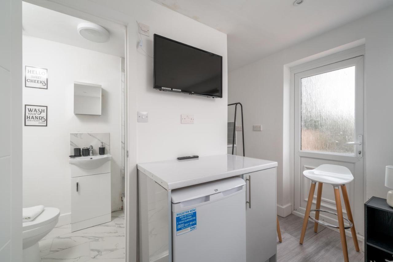 London Selwyn Road Studios Экстерьер фото