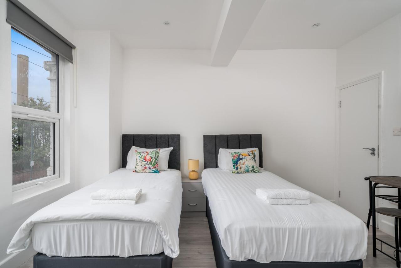 London Selwyn Road Studios Экстерьер фото
