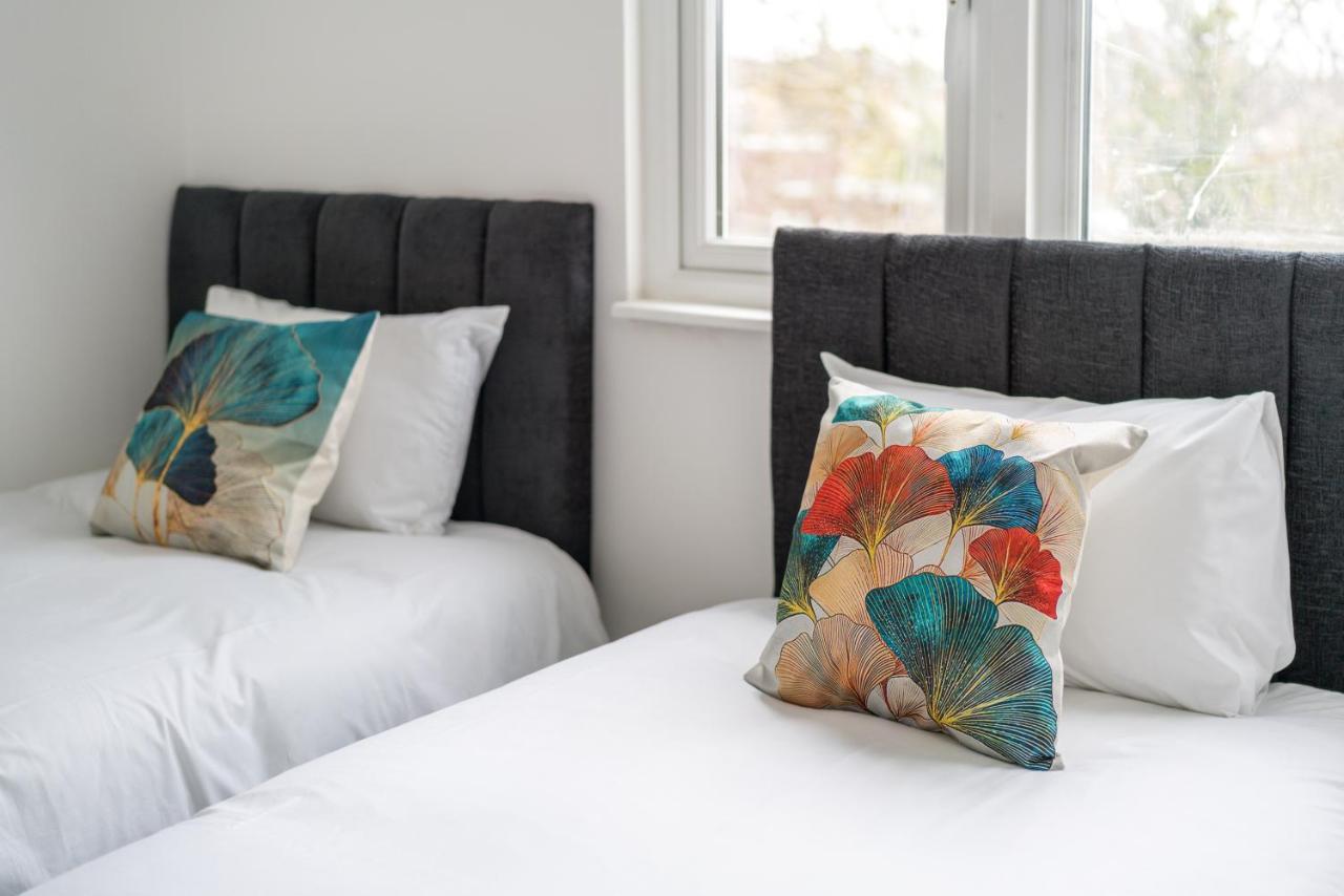 London Selwyn Road Studios Экстерьер фото