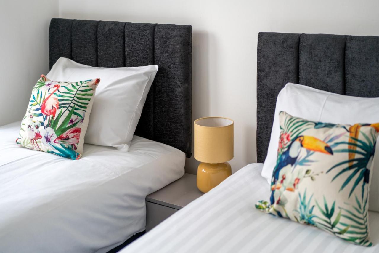 London Selwyn Road Studios Экстерьер фото