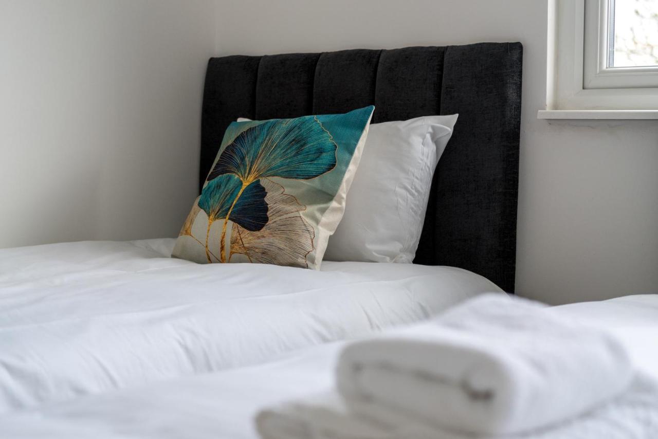 London Selwyn Road Studios Экстерьер фото
