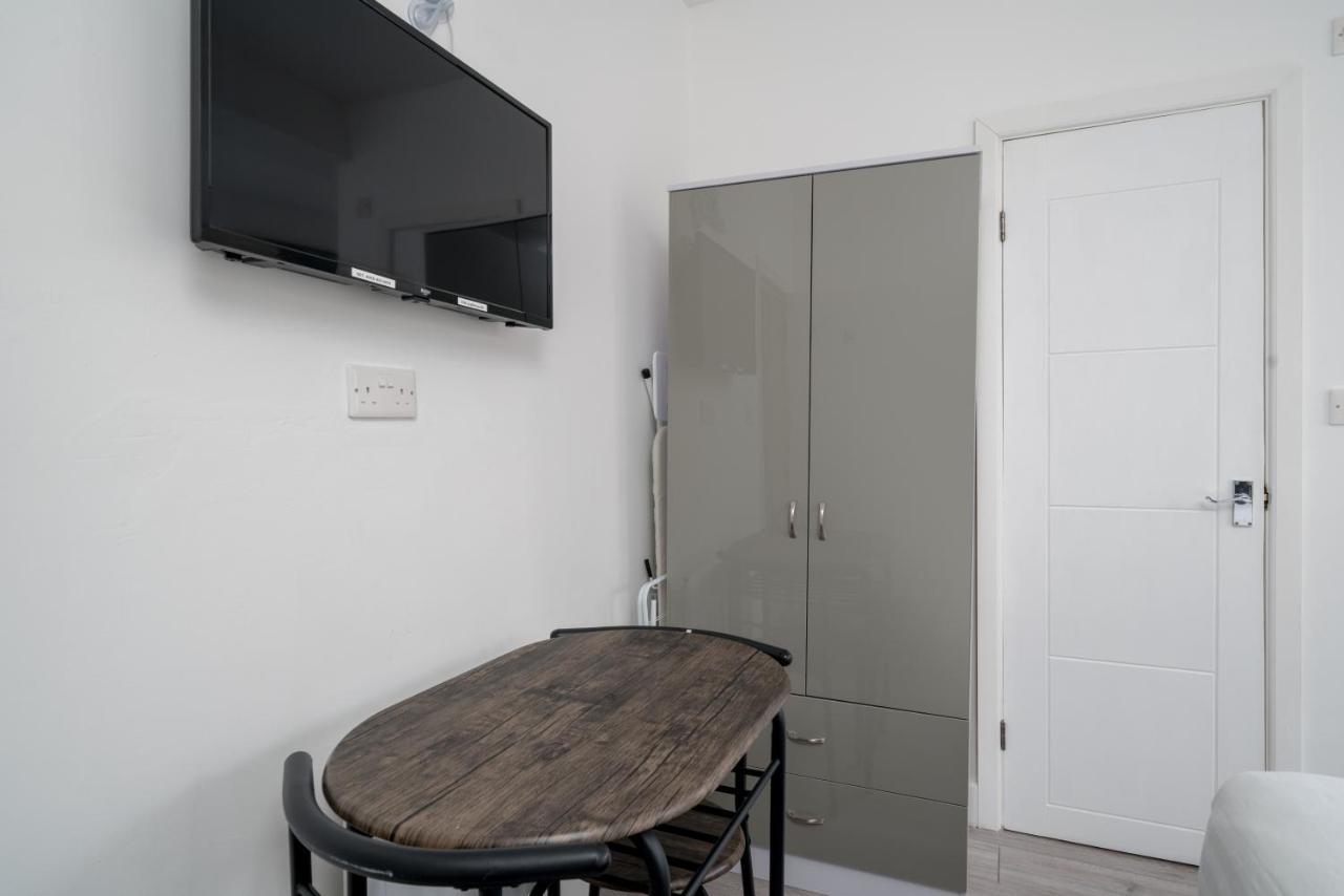 London Selwyn Road Studios Экстерьер фото