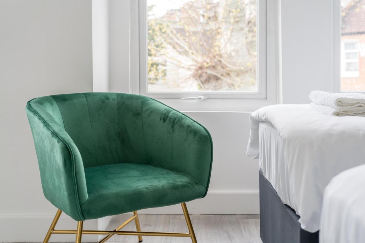 London Selwyn Road Studios Экстерьер фото